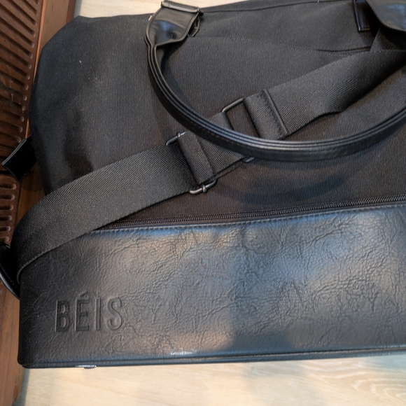 Beis Weekender Bag - Picture 10 of 10